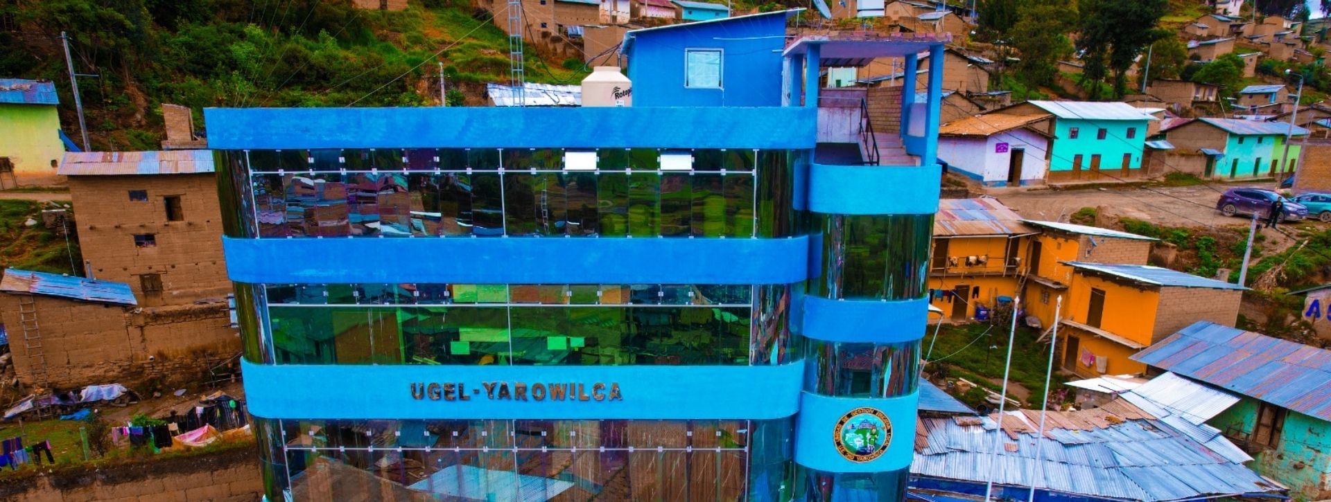 Equipo directivo de UGEL Yarowilca en reunión de trabajo