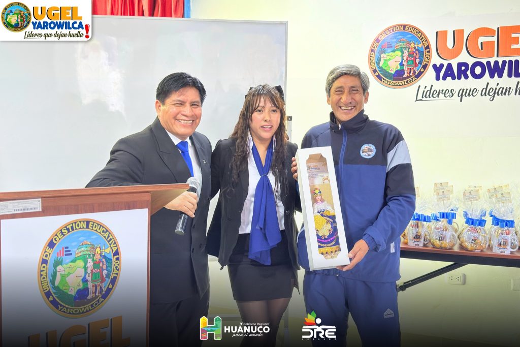 XII ANIVERSARIO DE LA UGEL YAROWILCA